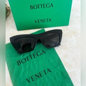 Sunglasses BOTTEGA VENETA SUNWEAR
BV1121S